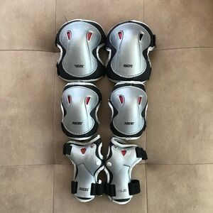Roces Silver & Black junior Protective pad Set for skateboarding rollerblading